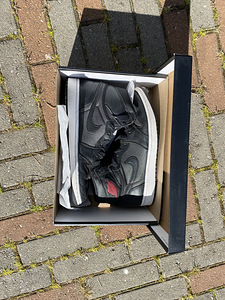 Jordan 1 retro high og (3 фото из 6)