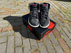 Jordan 1 retro high og (5 фото из 6)
