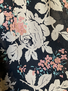 Anna Sui siidkleit S (6 foto / 6)