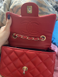 Сумка Chanel (2 фото из 3)