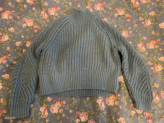 Голубой свитер (H&M)