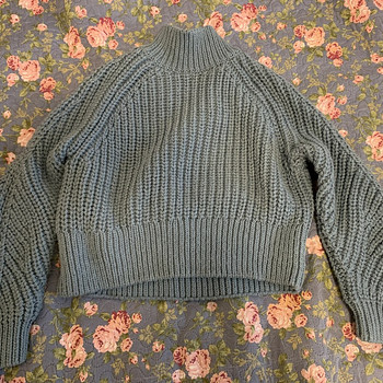 Голубой свитер (H&M)