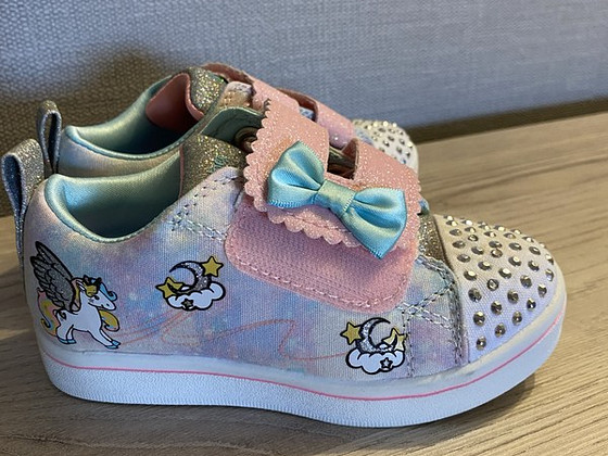 Новые кроссовки Skechers 24размер