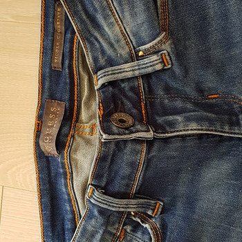 Джинсы s 25, Guess