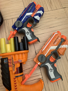 Nerf пистолеты (2 фото из 6)