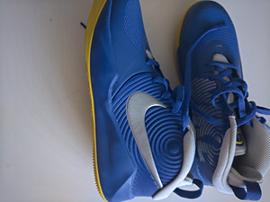 Кроссовки найк (3 фото из 4)