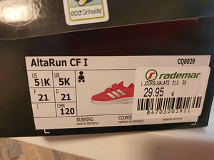 Детские кроссовки Adidas (3 фото из 3)