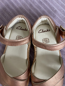 Clarks сандалии на девочку (2 фото из 3)