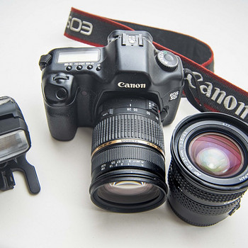 -Canon EOS 5D +
