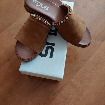 Naiste nahast sussid, r.41