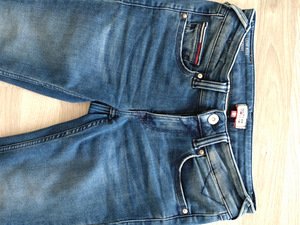 Tommy Hilfiger teksad 26/32 (2 foto / 3)