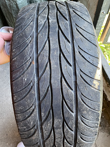 235/35 Р19 (1 фото из 2)