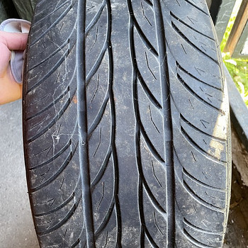 235/35 R19