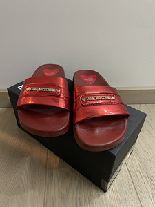 Moschino plätud (1 foto / 1)
