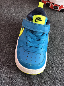 Детские кроссовки Nike (4 фото из 4)