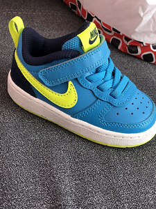 Детские кроссовки Nike (2 фото из 4)