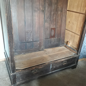 Vana puidust tisleri tehtud seinakapp ja 2 vana kasti (3 foto / 7)