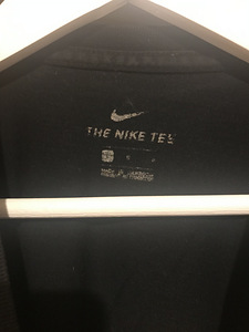 Продам: рубашку LEVI’S (M), футболка GUESS (L), футболка NIK (4 фото из 7)
