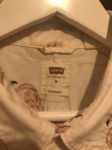Продам: рубашку LEVI’S (M), футболка GUESS (L), футболка NIK (6 фото из 7)