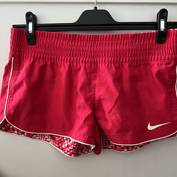 Lühikesed püksid Nike M suurus