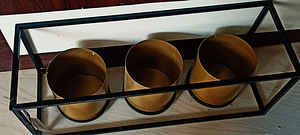 METAL PLANTER. (2 foto / 5)