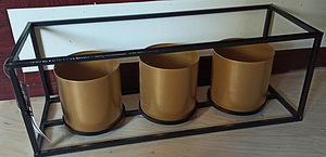 METAL PLANTER. (3 foto / 5)