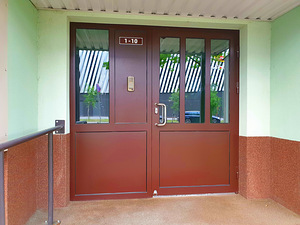 Металлические двери (1 фото из 10)