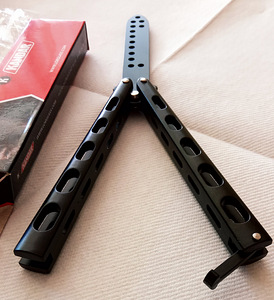 LIBLIKAS NUGA KANDAR, TREENINGU, KARAMBIT (1 foto / 4)
