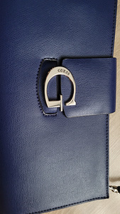 Новая Guess сумка (2 фото из 7)