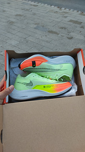 Беговые кроссовки Nike ZoomX Vaporfly Next% 2 (4 фото из 6)