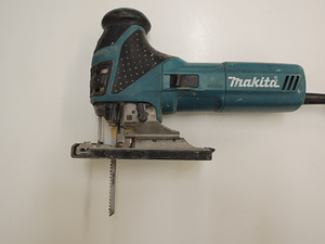 Tikksaag Makita 4351FCT (3 foto / 6)