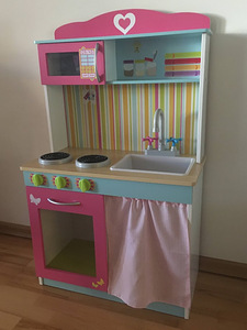 Продам красивую и аккуратную детскую игровую кухню (2 фото из 4)