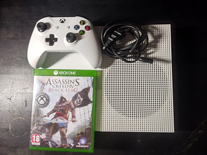 Müüa Xbox One S koos Assassins Creed IV Black Flag ja Fifa16 (1 foto / 2)
