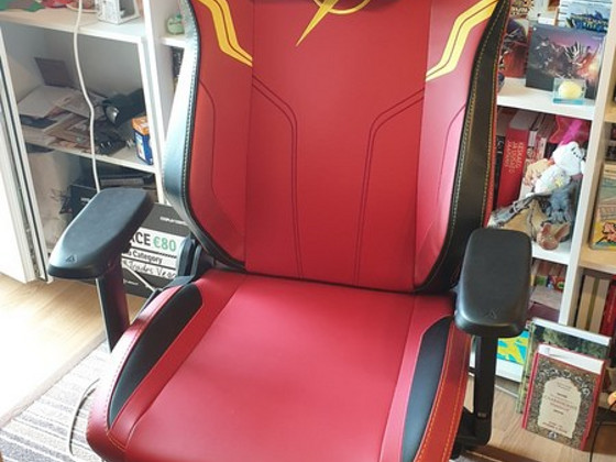 Игровое кресло secretlab (версия Flash)