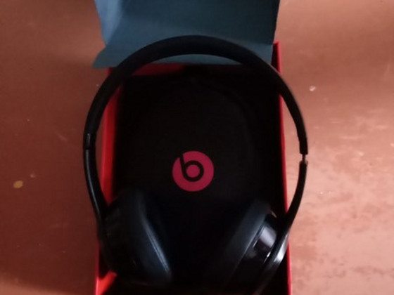 Продам наушники beatssolo³ wireless