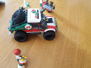 Лего Сити 4x4 Внедорожник (60115) (1 фото из 4)