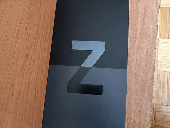 Новый Samsung Galaxy Z Flip3 5G 128GB Rom, 8GB Ram, черный