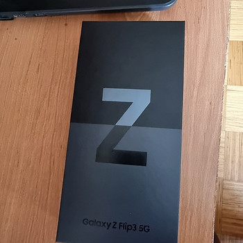 Новый Samsung Galaxy Z Flip3 5G 128GB Rom, 8GB Ram, черный
