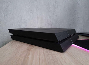 PlayStation 4 (2 фото из 5)
