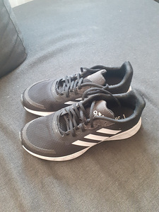 Кросовки Adidas (1 фото из 4)