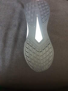 Кросовки Adidas (3 фото из 4)