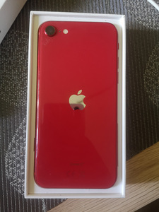 iPhone SE 2020 (4 фото из 6)