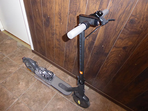 Электросамокат Xiaomi Mi Electric Scooter 1S + Зарядка (3 фото из 5)