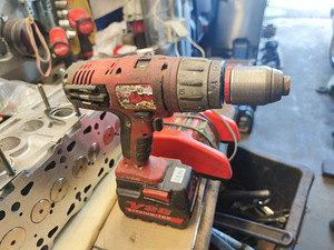 Milwaukee V28 (2 фото из 3)
