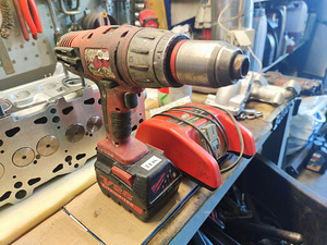 Milwaukee V28 (1 фото из 3)