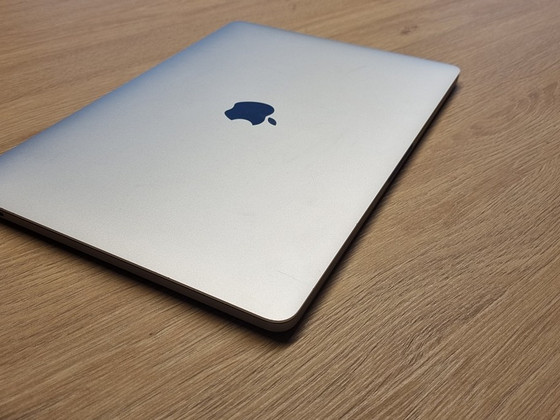 Apple Macbook Pro 2017, 2x Thunderbolt3