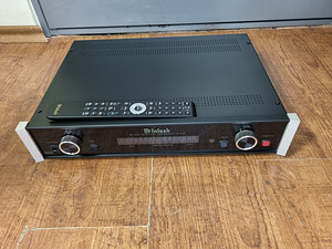 Цифровой предусилитель mcIntosh D150 (2 фото из 3)