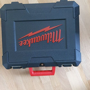 Аккумуляторная дрель milwaukee M18 CBLDD-0C (3 фото из 3)