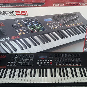 Миди-клавиатура Akai mpk261