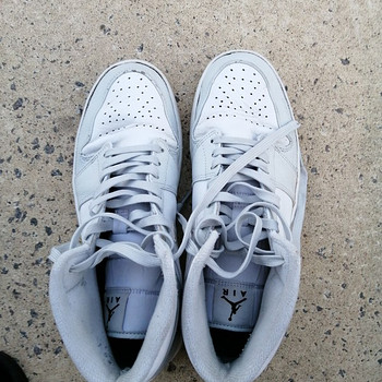 Nike Air Jordan mid 1